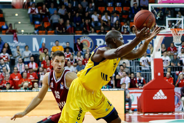 禁让我们联 禁让我们联